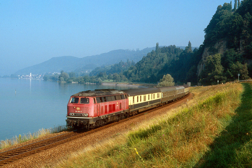 https://www.eisenbahnfotograf.de/datei/August 1986/1120147 DB 218285 Ueberlingen 7.8.86.jpg
